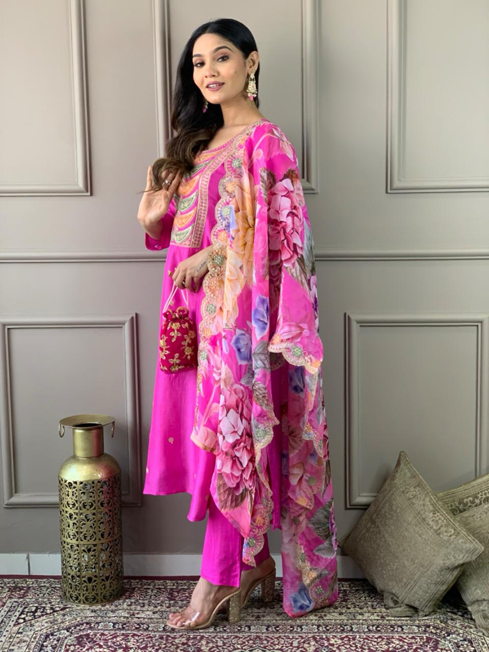PINK COLOURED WOMEN'S VISCOSE CHANDERI KURTA WITH PANT DUPATTA SET