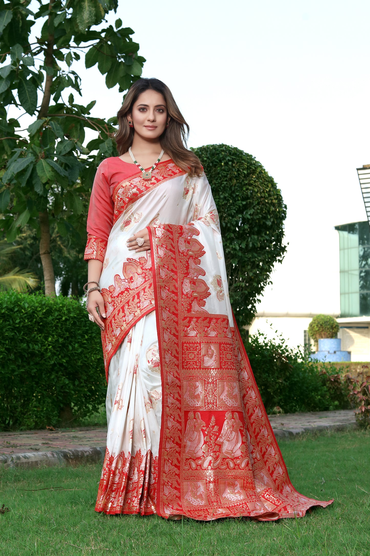 THIS EXQUISITE WORK OF ART IN BANARASI SILK FEATURES INTRICATE FLORAL DETAILS AND ZARI ON ALL FOUR SIDES SAREE