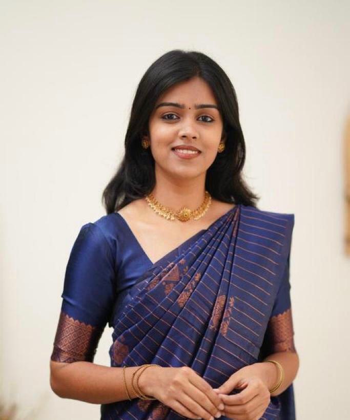 THIS GORGEOUS SILK SAREE MAKES IT EXTREMELY STUNNING WEAVES