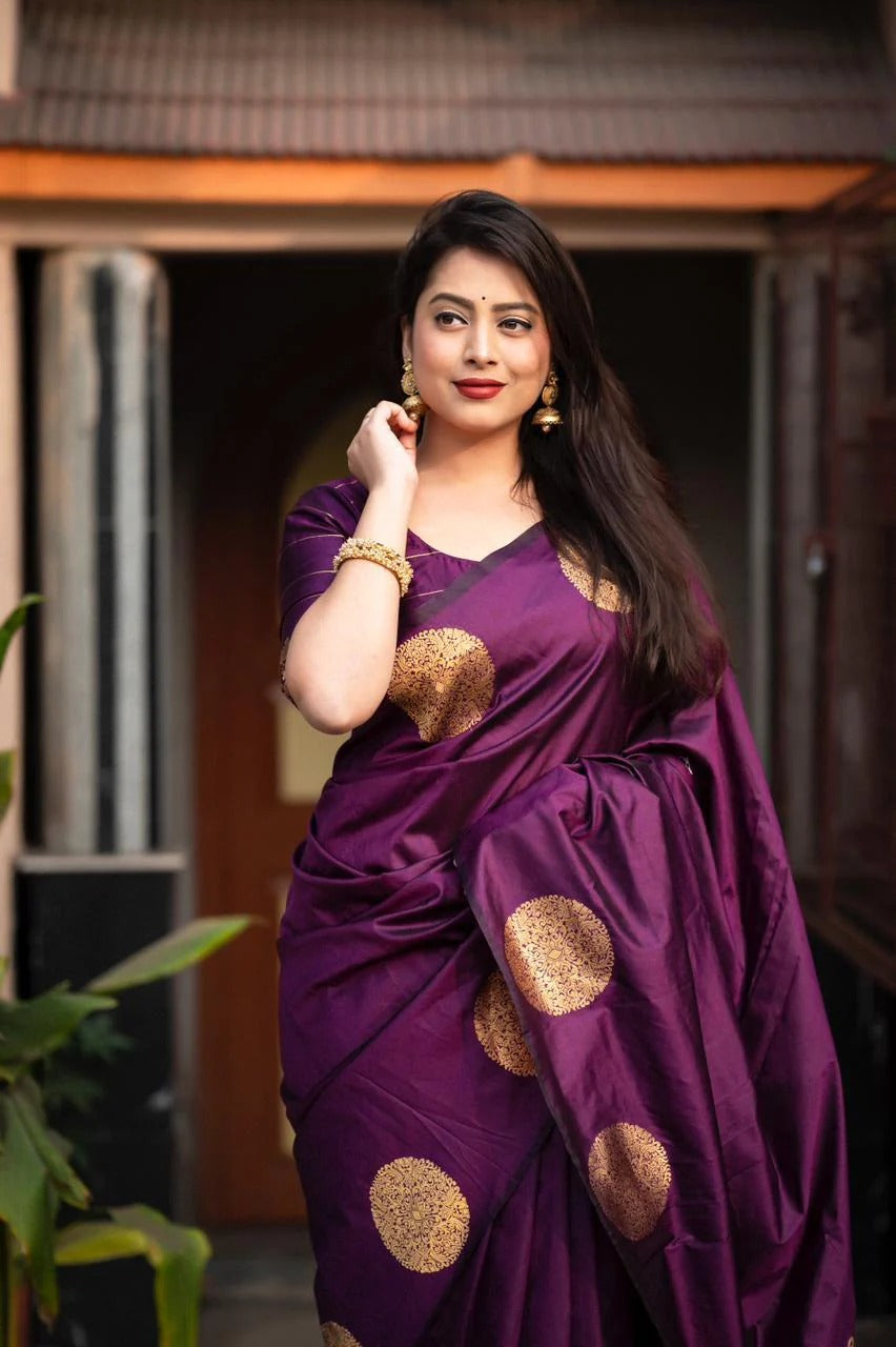 THE BANARASI SAREEIS MADE UP OF SILK THREADS WOVEN USING