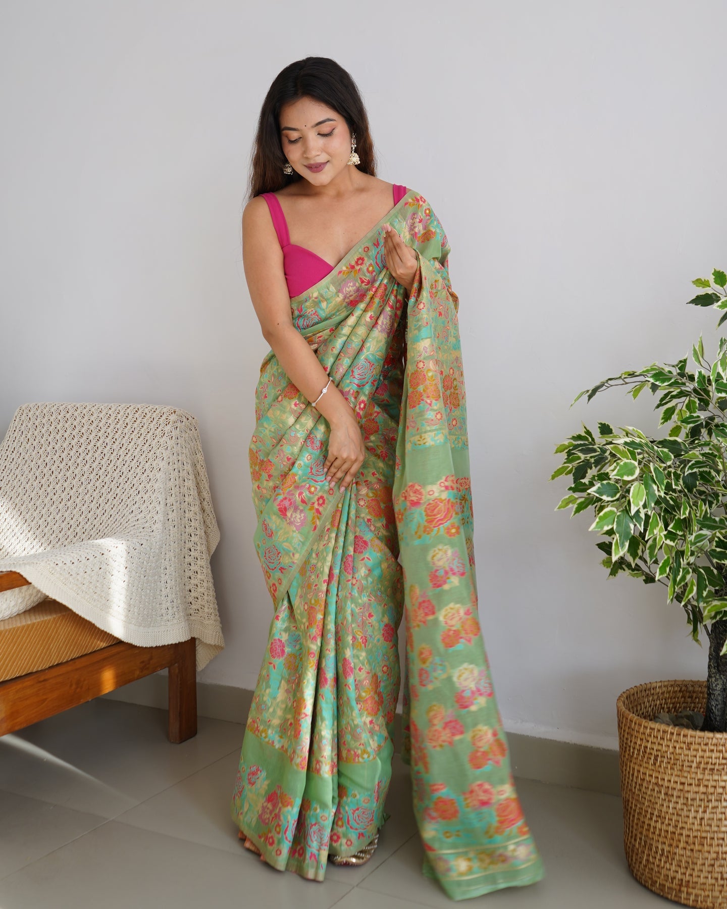 Kashmiri Weaving Multiple color thread weaving pure zari weaving Pista coloured saree