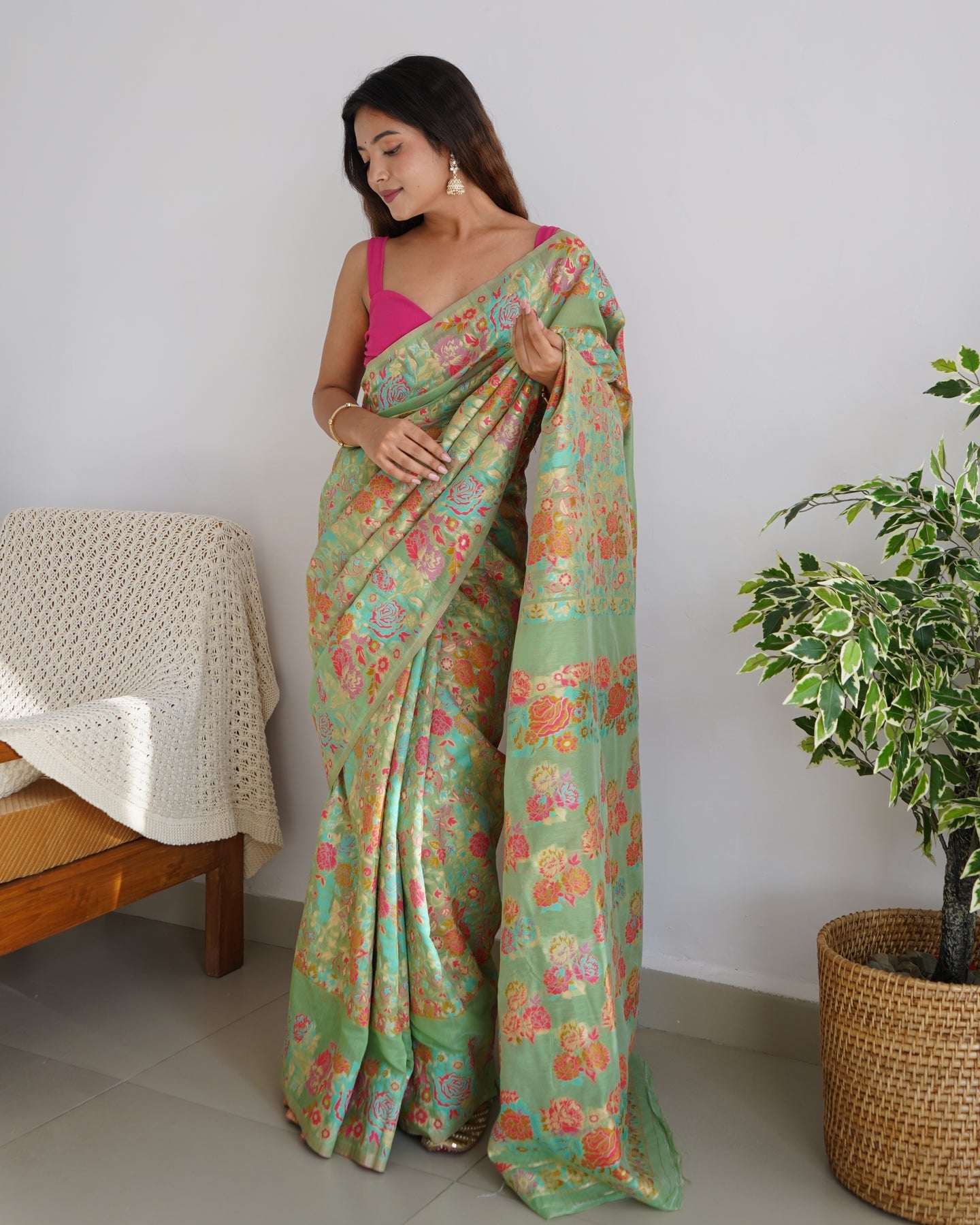 Kashmiri Weaving Multiple color thread weaving pure zari weaving Pista coloured saree