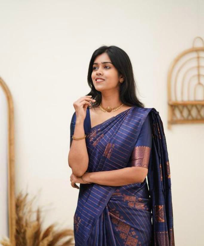 THIS GORGEOUS SILK SAREE MAKES IT EXTREMELY STUNNING WEAVES