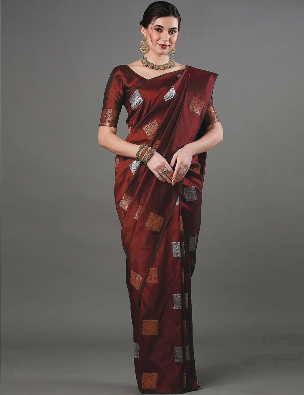THE BANARASI SAREEIS MADE UP OF SILK THREADS WOVEN USING