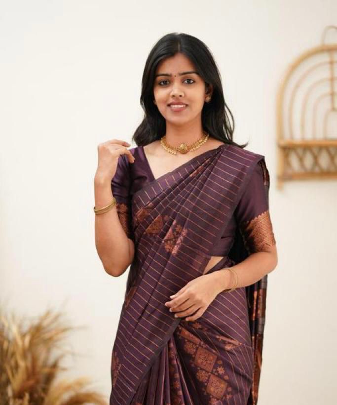 THIS GORGEOUS SILK SAREE MAKES IT EXTREMELY STUNNING WEAVES