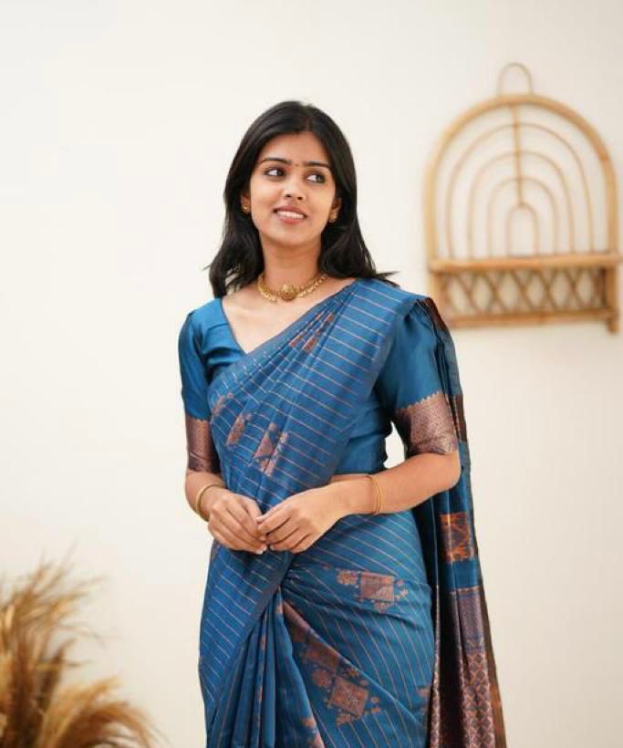 THIS GORGEOUS SILK SAREE MAKES IT EXTREMELY STUNNING WEAVES