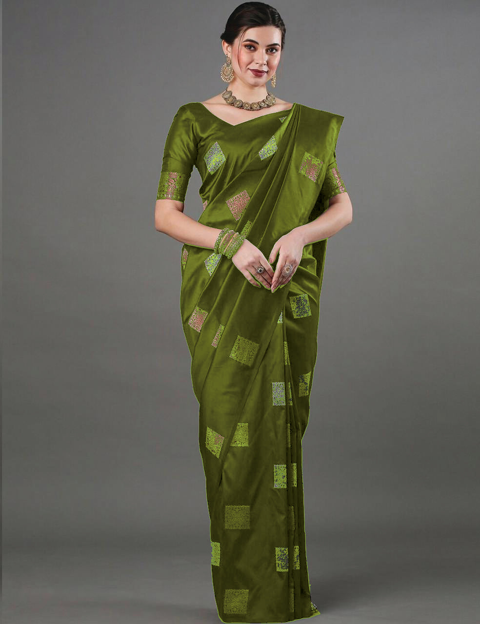 THE BANARASI SAREEIS MADE UP OF SILK THREADS WOVEN USING
