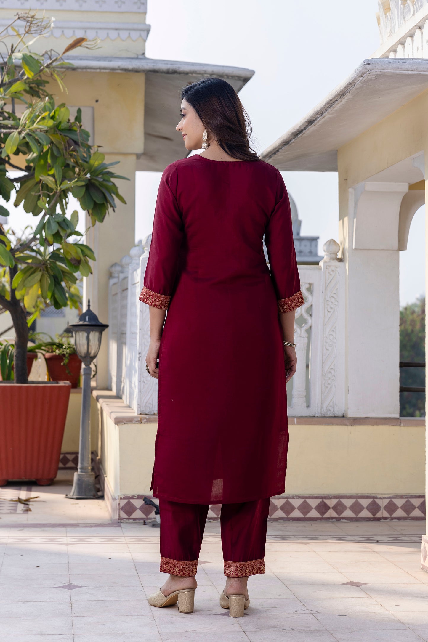 RED COLOURED TREDITIONAL WEAR KURTA SET