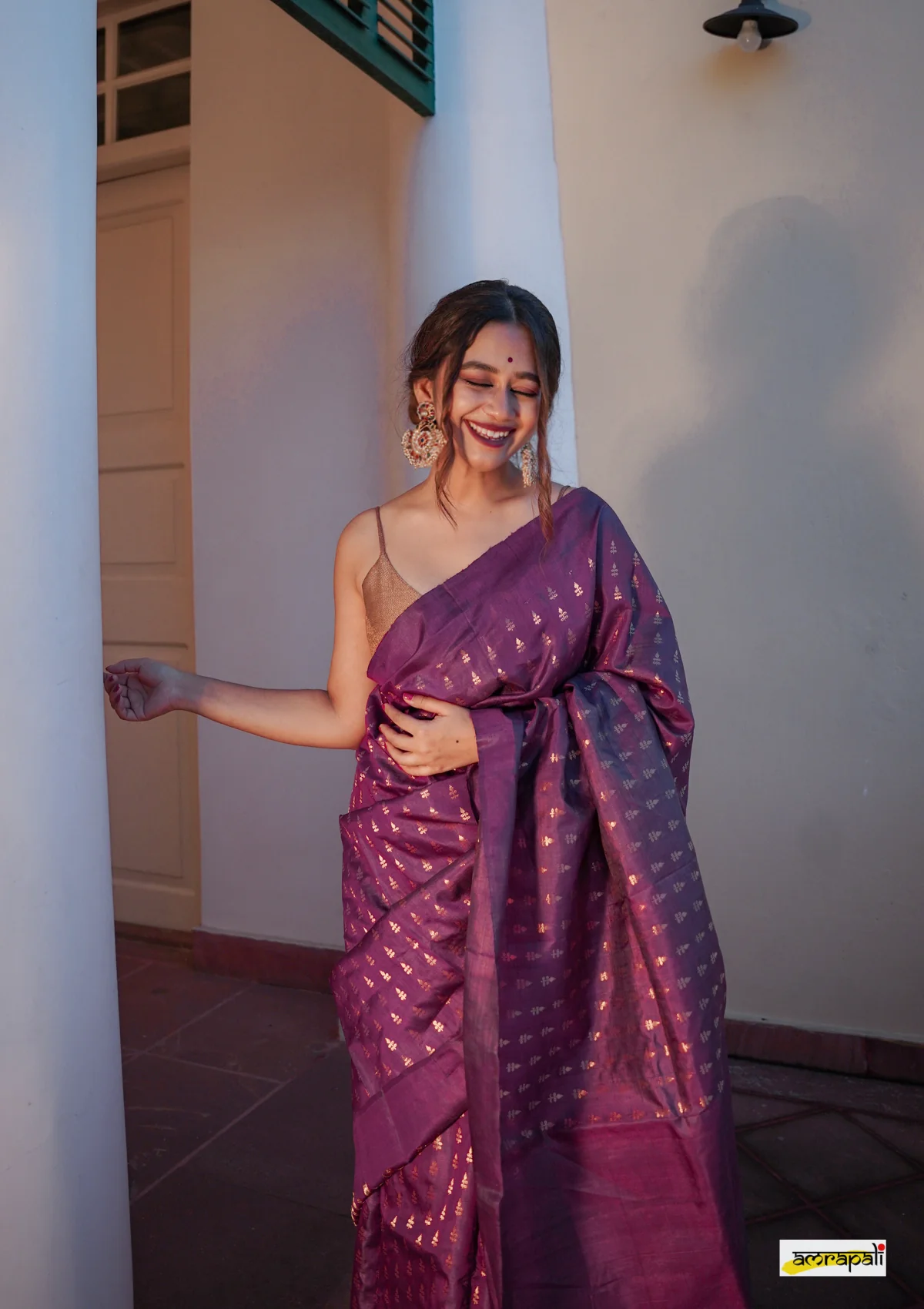 THE BANARASI SAREEIS MADE UP OF SILK THREADS WOVEN USING