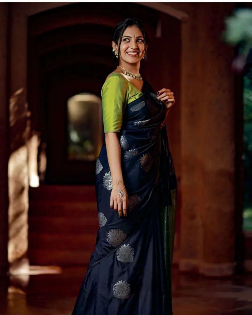 THE BANARASI SAREEIS MADE UP OF SILK THREADS WOVEN USING