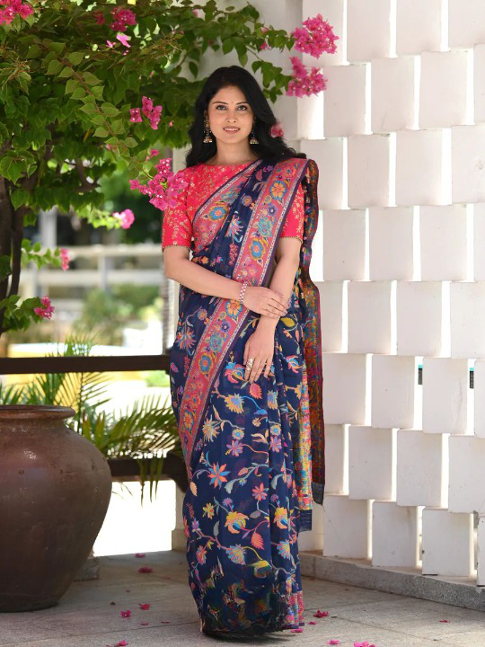 Kashmiri Weaving Multiple color thread weaving pure zari weaving Blue coloured saree
