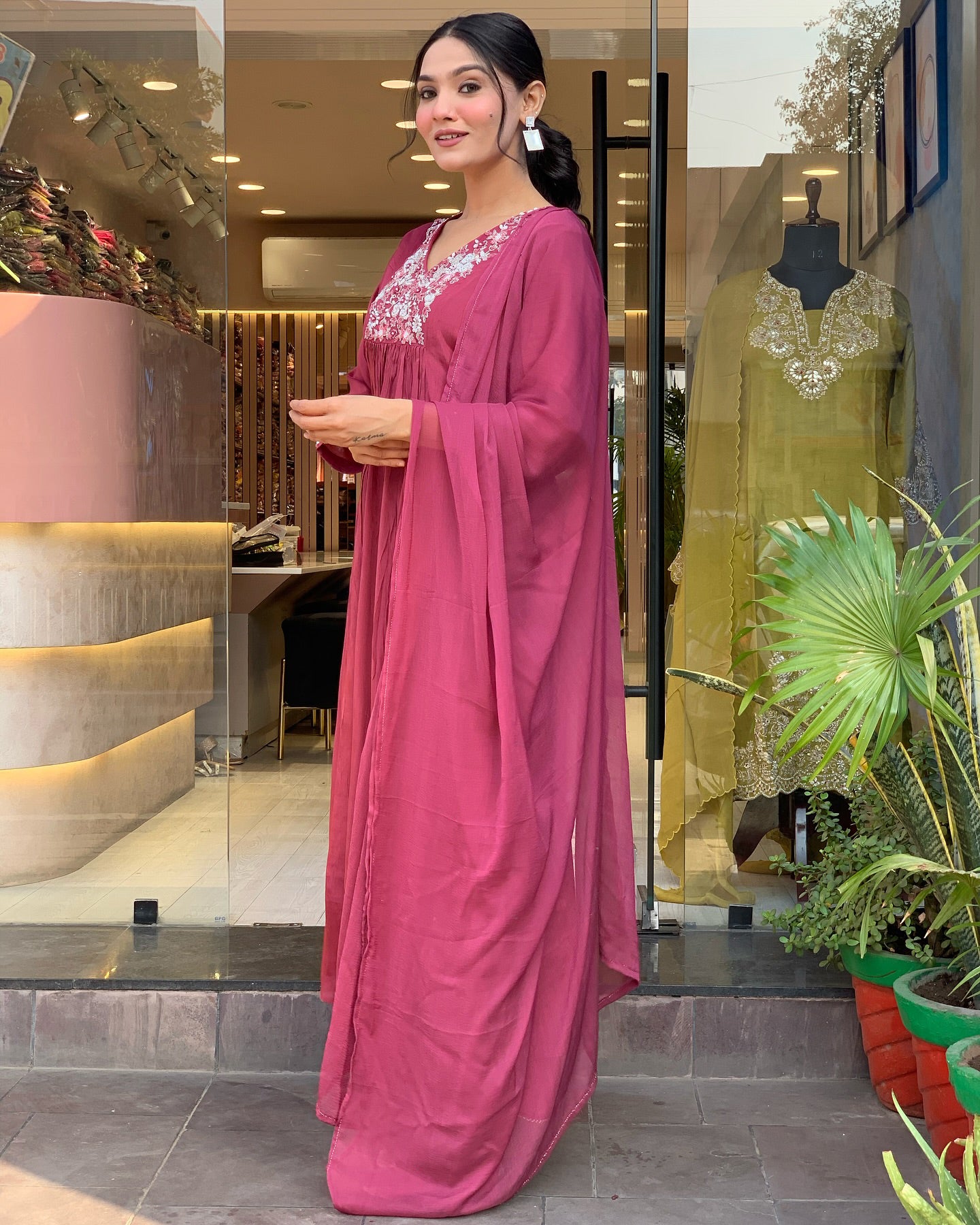 PINK COLOURED WOMEN'S VISCOSE CHINNON EMBROIDERED KURTA WITH PANT DUPATTA SET