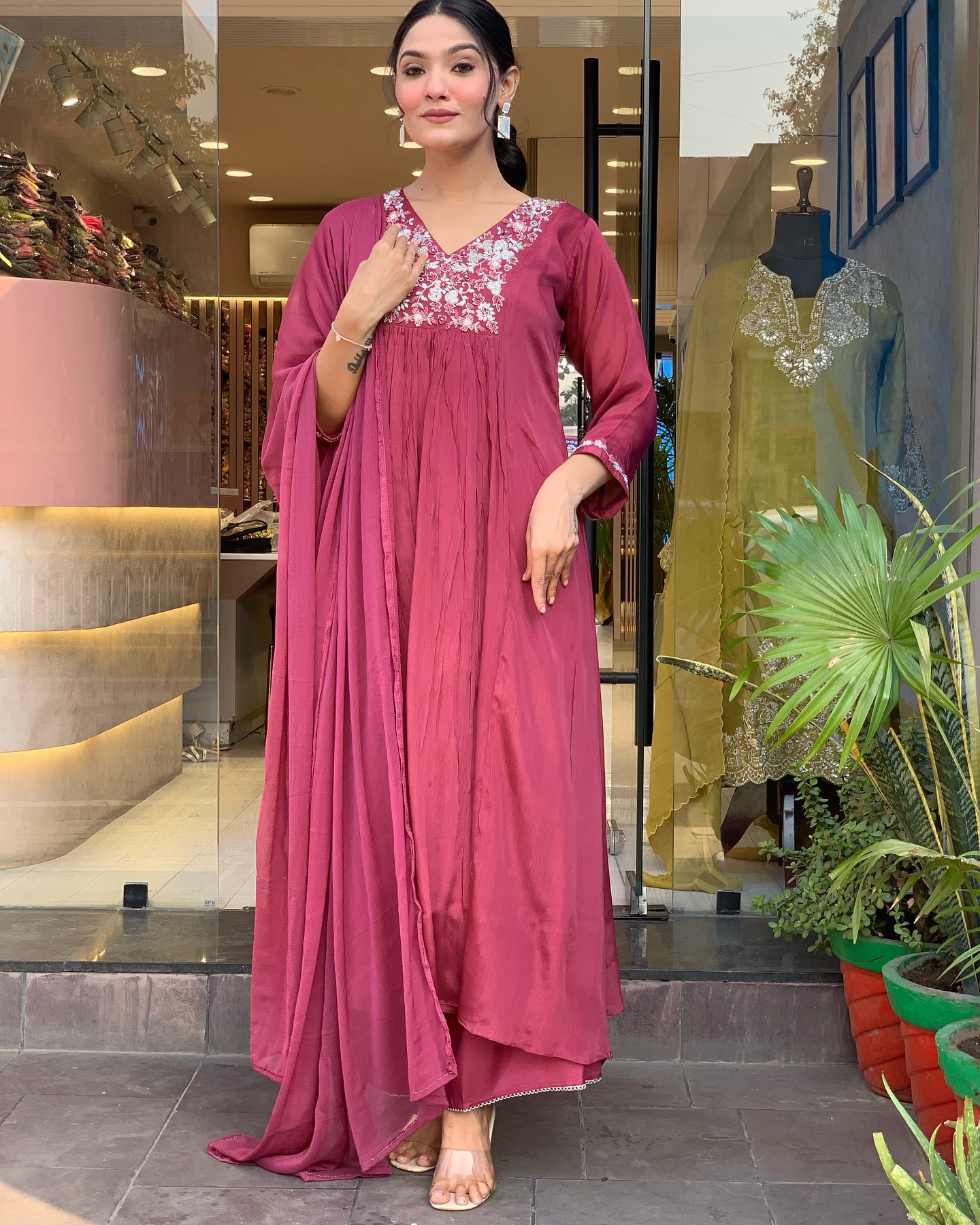 PINK COLOURED WOMEN'S VISCOSE CHINNON EMBROIDERED KURTA WITH PANT DUPATTA SET
