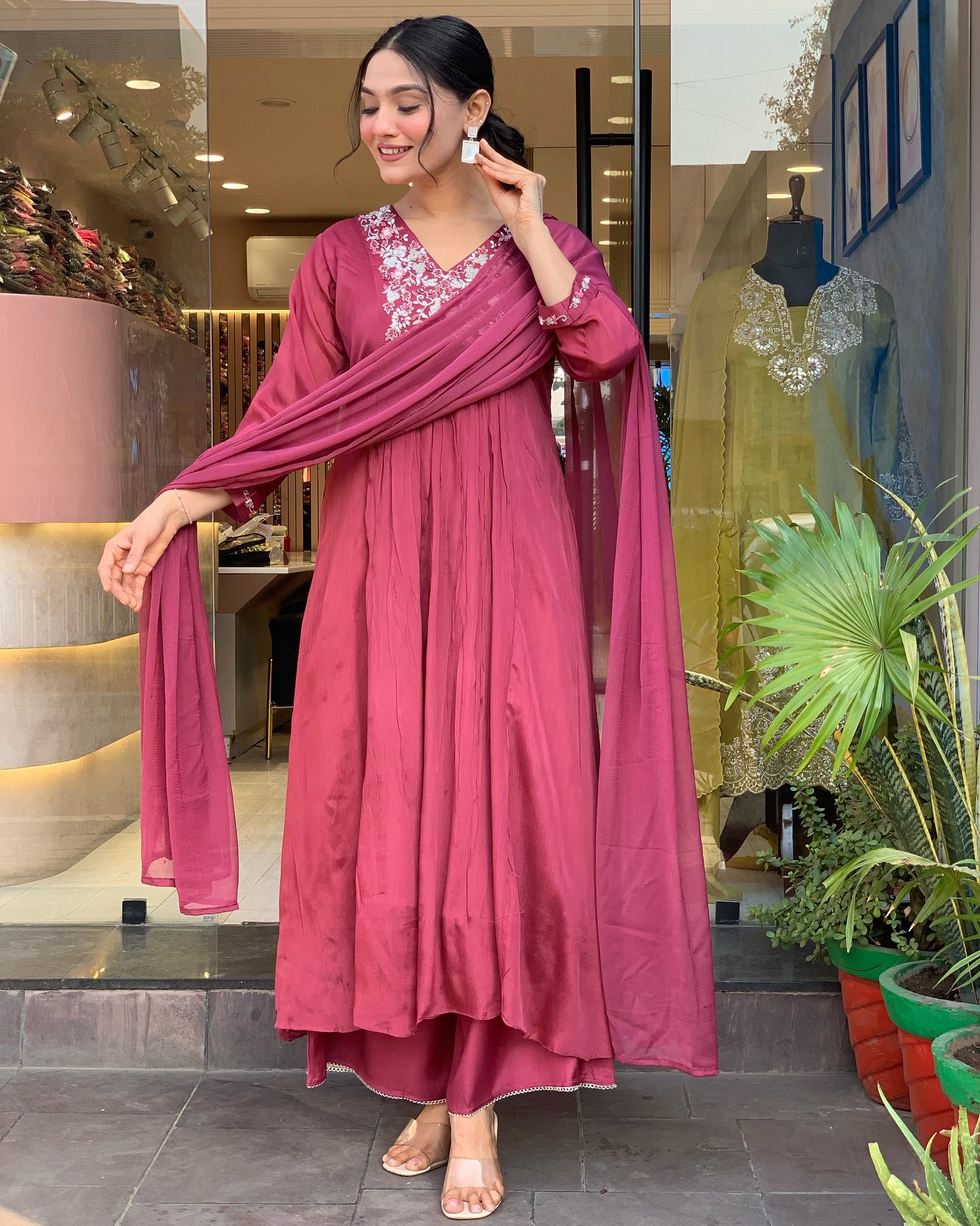 PINK COLOURED WOMEN'S VISCOSE CHINNON EMBROIDERED KURTA WITH PANT DUPATTA SET
