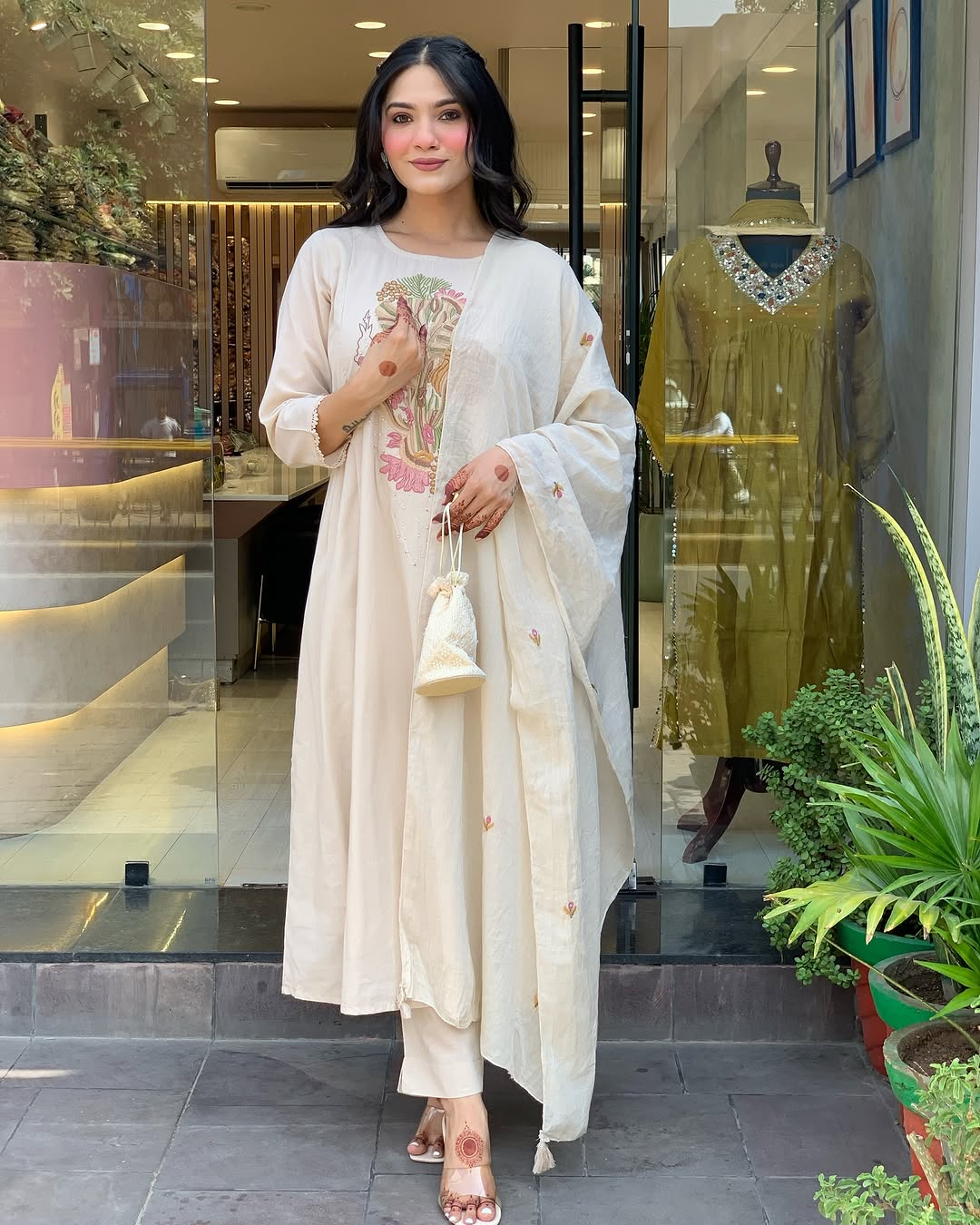 CREAM COLOURED WOMEN'S RAYON KURTA WITH DUPATTA SET