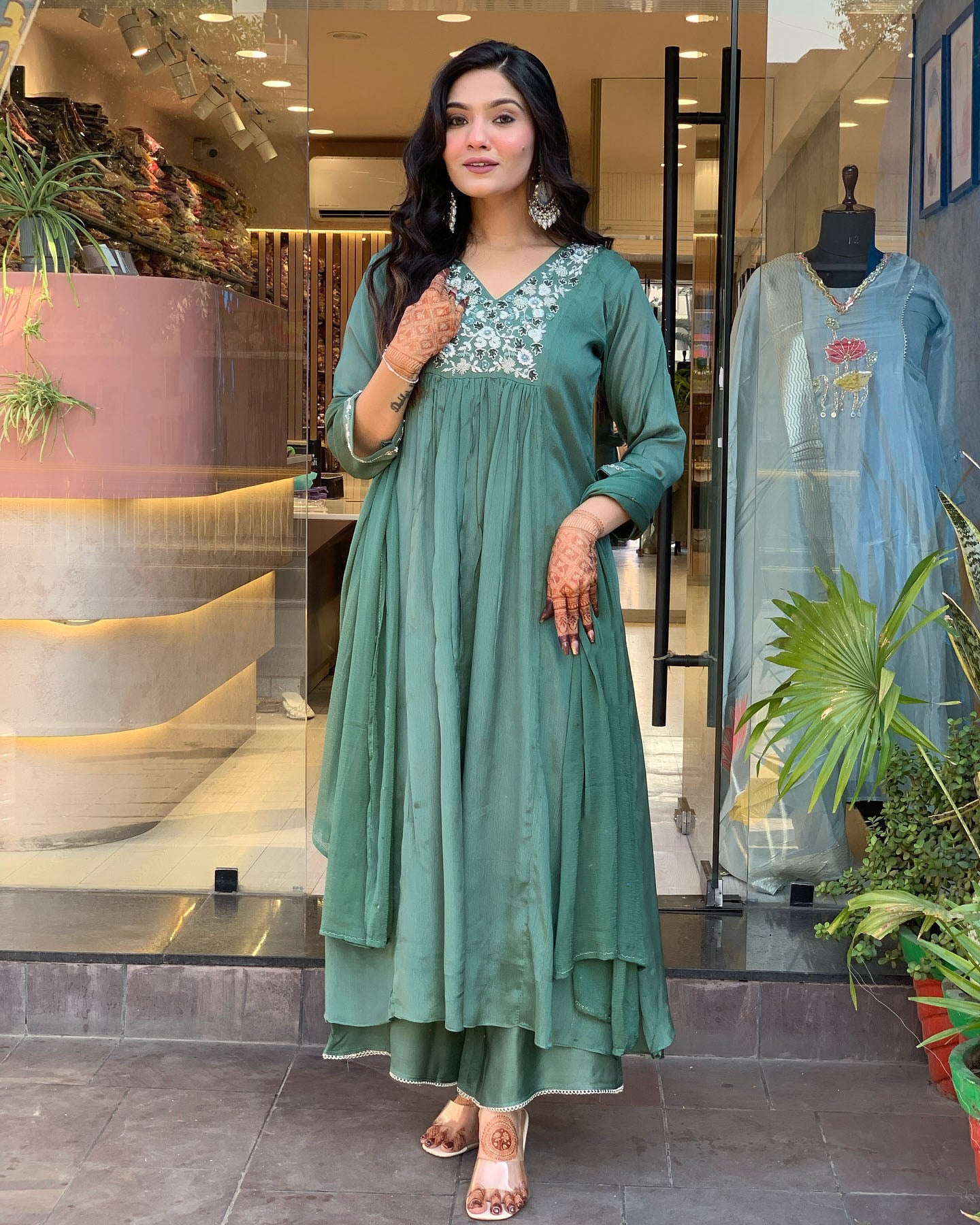 GREEN COLOURED WOMEN'S VISCOSE CHINNON KURTA WITH PANT DUPATTA SET