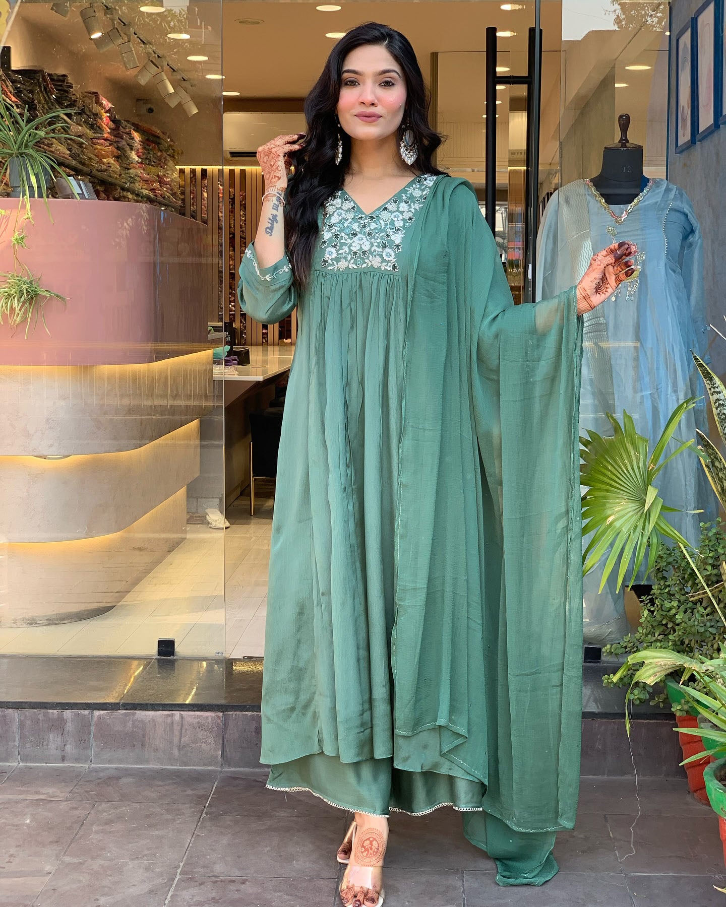 GREEN COLOURED WOMEN'S VISCOSE CHINNON KURTA WITH PANT DUPATTA SET