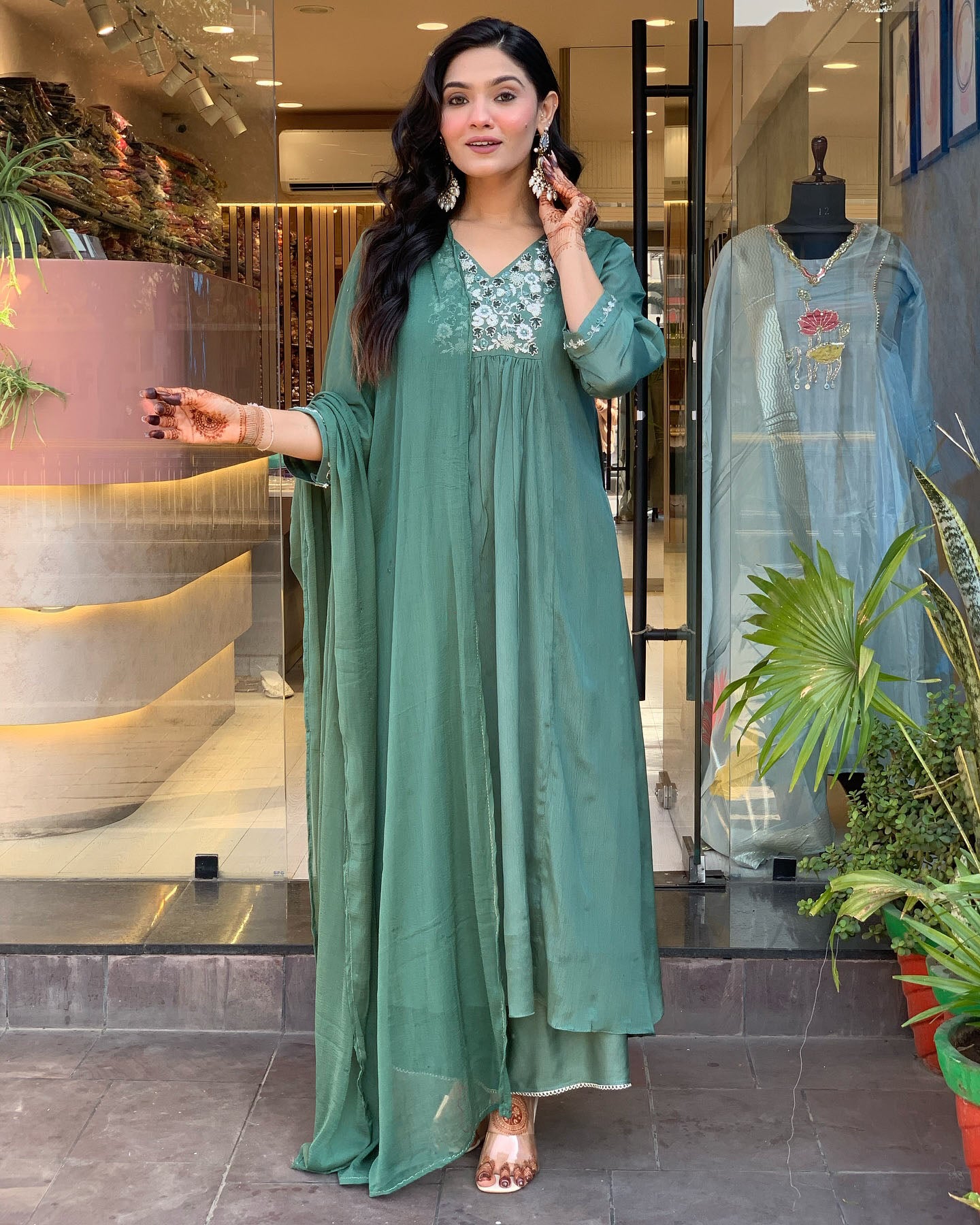 GREEN COLOURED WOMEN'S VISCOSE CHINNON KURTA WITH PANT DUPATTA SET