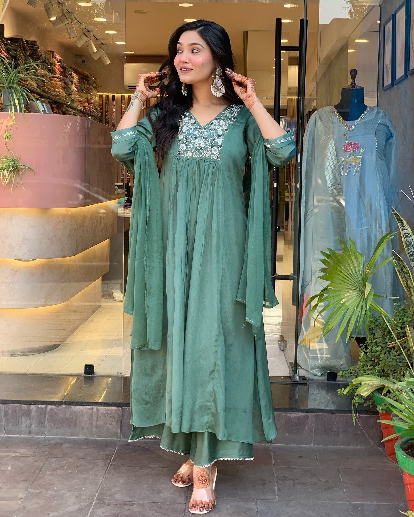 GREEN COLOURED WOMEN'S VISCOSE CHINNON KURTA WITH PANT DUPATTA SET