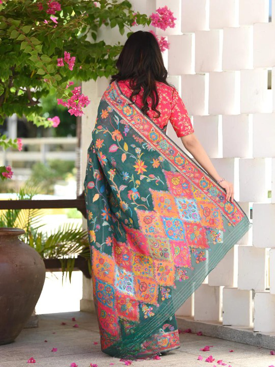 Kashmiri Weaving Multiple color thread weaving pure zari weaving Green coloured saree