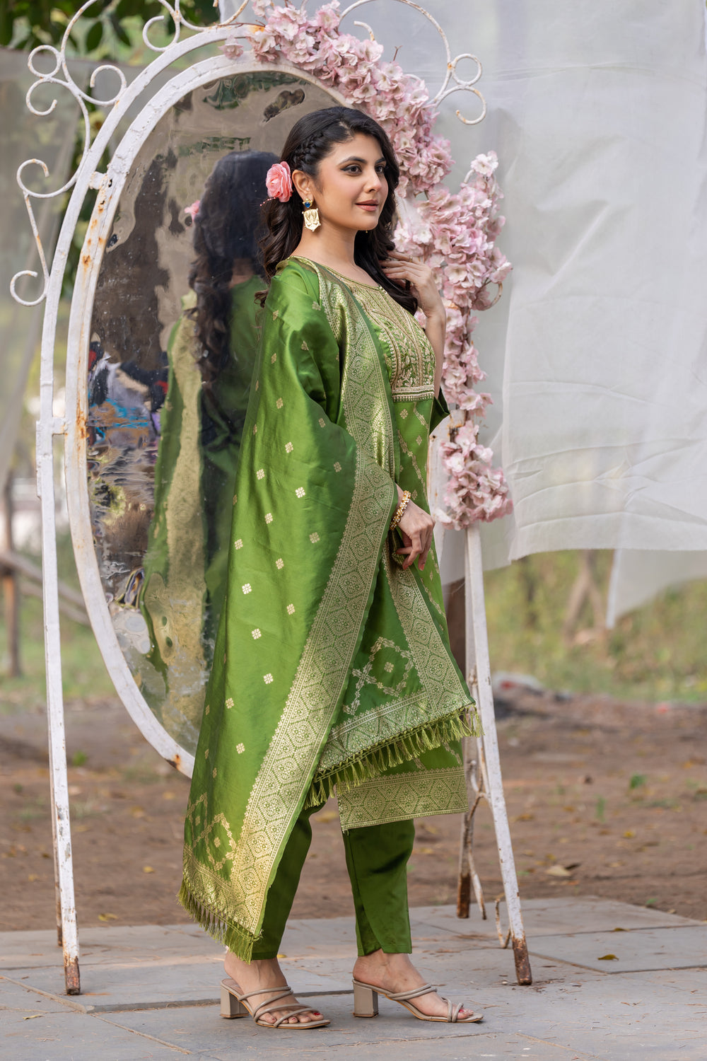 GREEN COLOURED TREDITIONAL WEAR KURTA SET