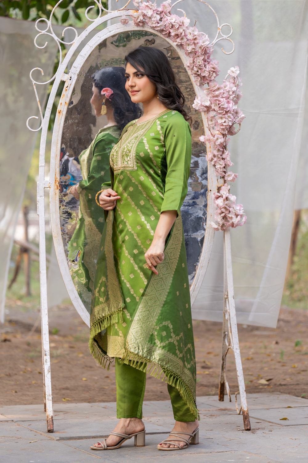GREEN COLOURED TREDITIONAL WEAR KURTA SET