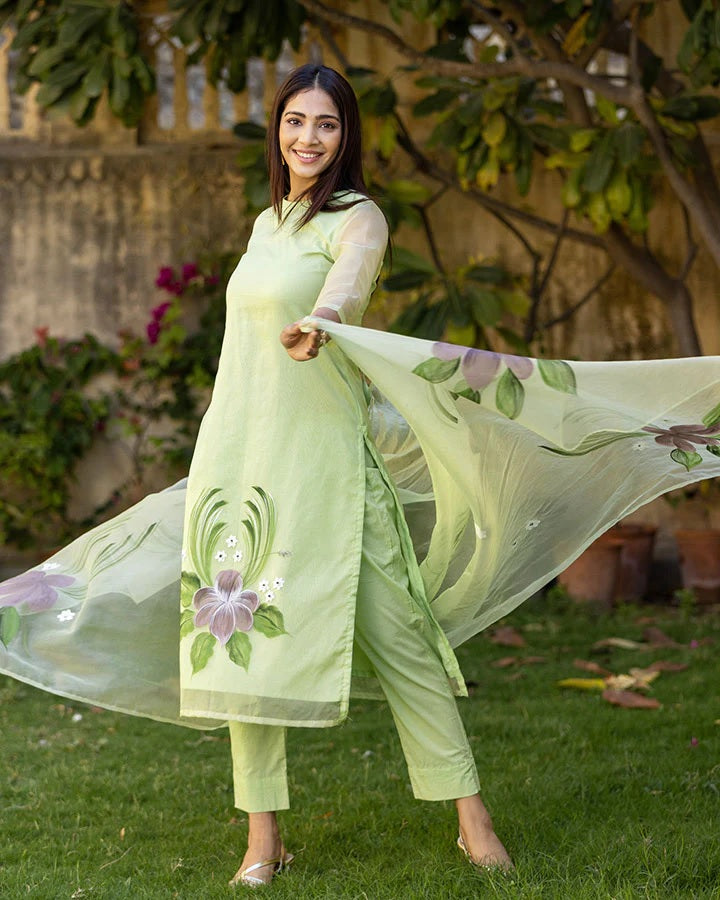 Beautifull Organza tabby Fabriced Hand Printed Demanding Kurta Set