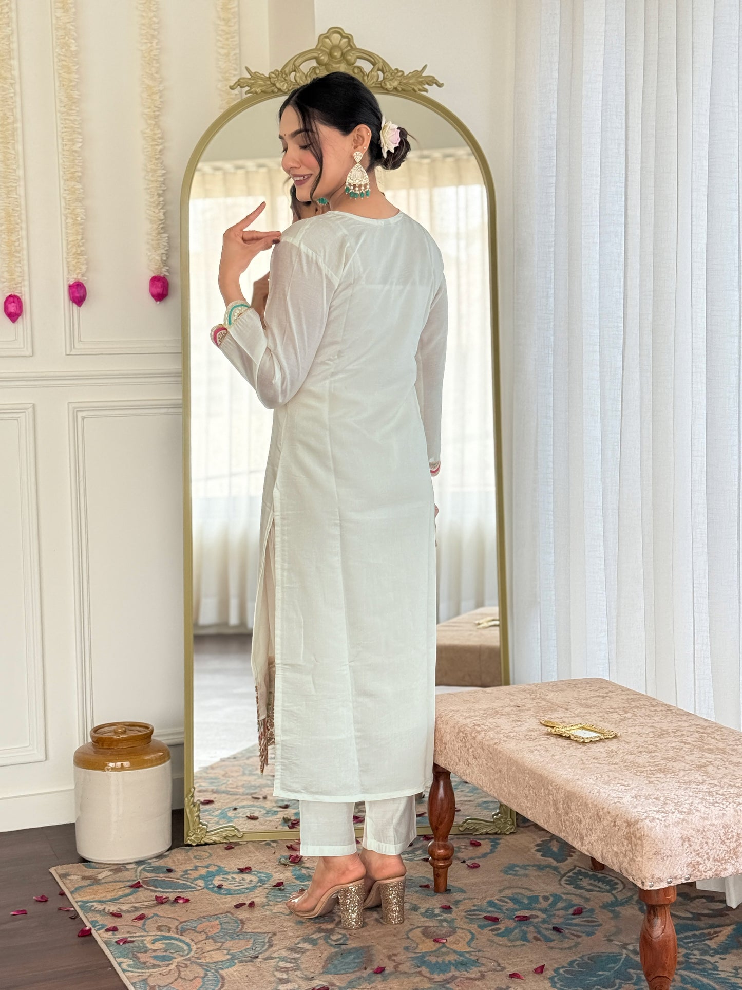 WHITE BEAUTIFUL COLOURED TREDITIONAL WEAR KURTA SET