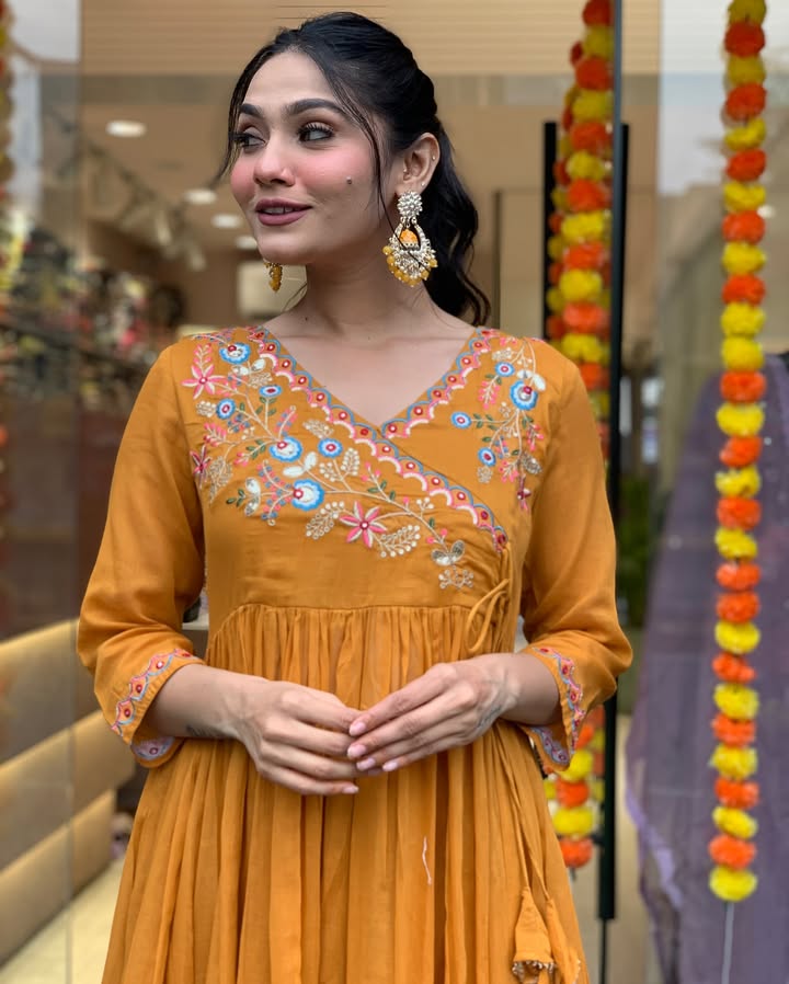 ORANGE COLOURED Women Embroidered Chanderi Kurta set