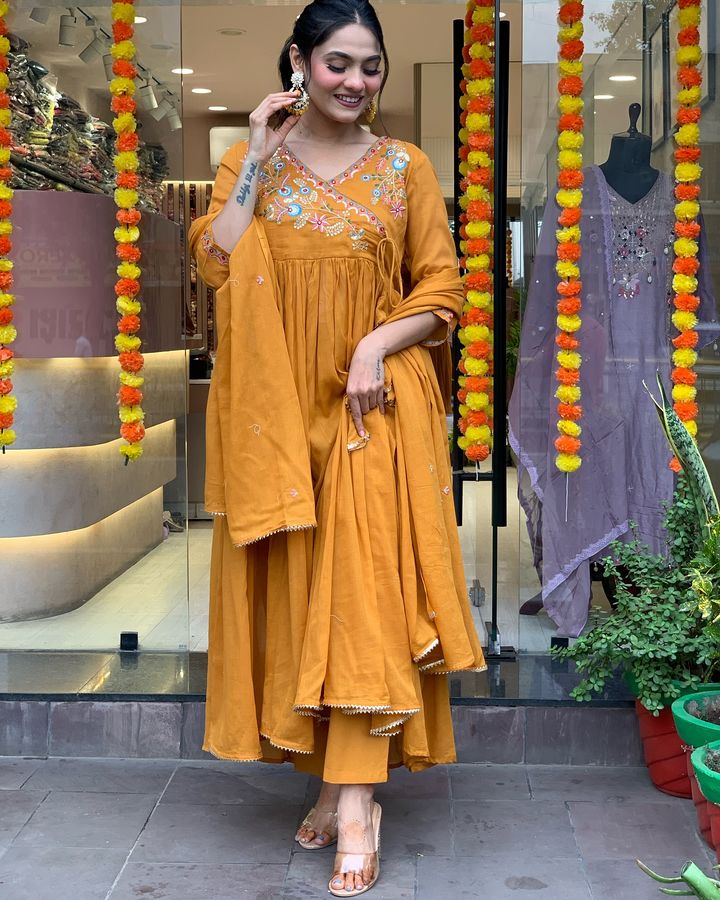 ORANGE COLOURED Women Embroidered Chanderi Kurta set