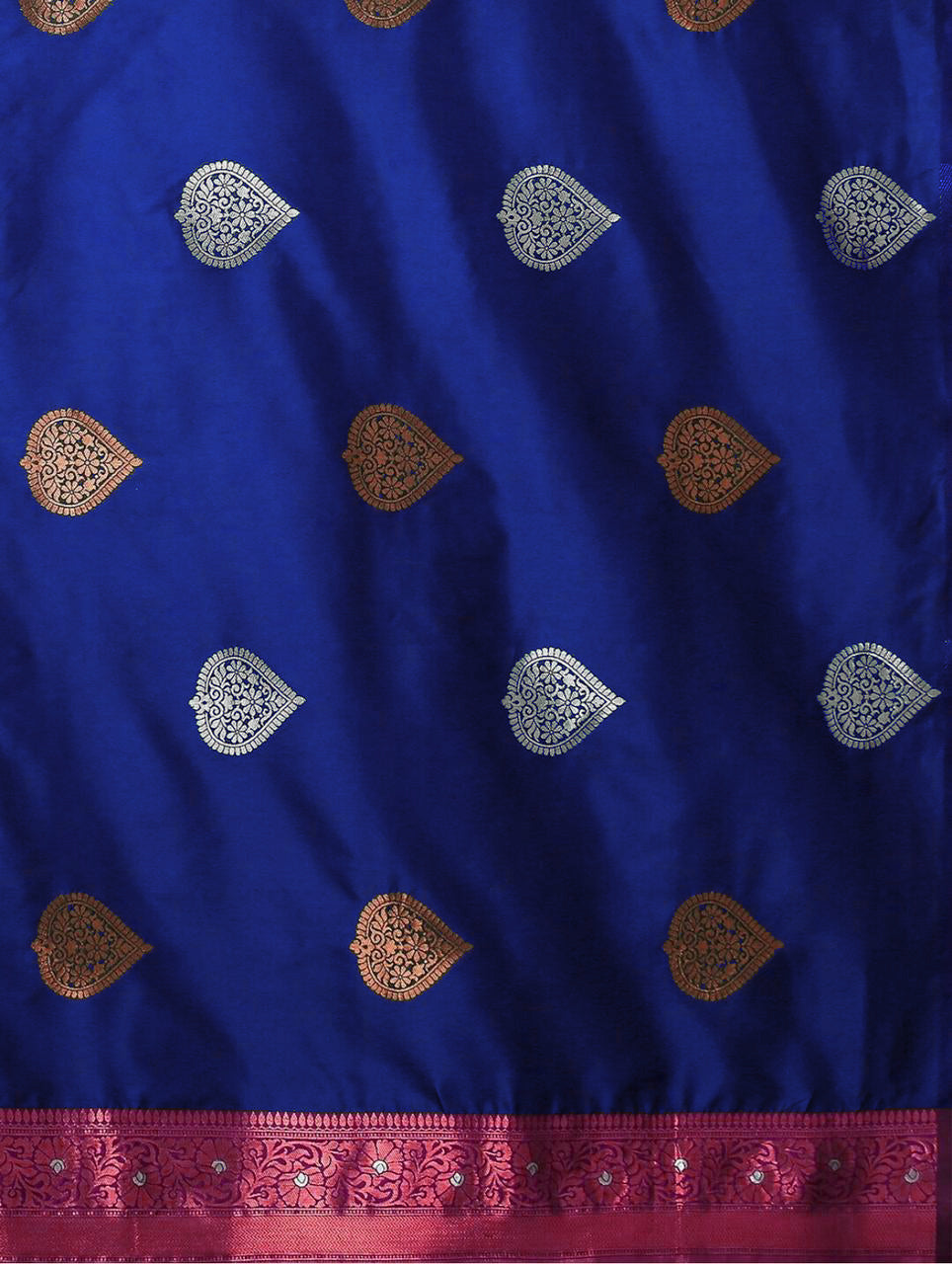 THE BANARASI SAREEIS MADE UP OF SILK THREADS WOVEN USING