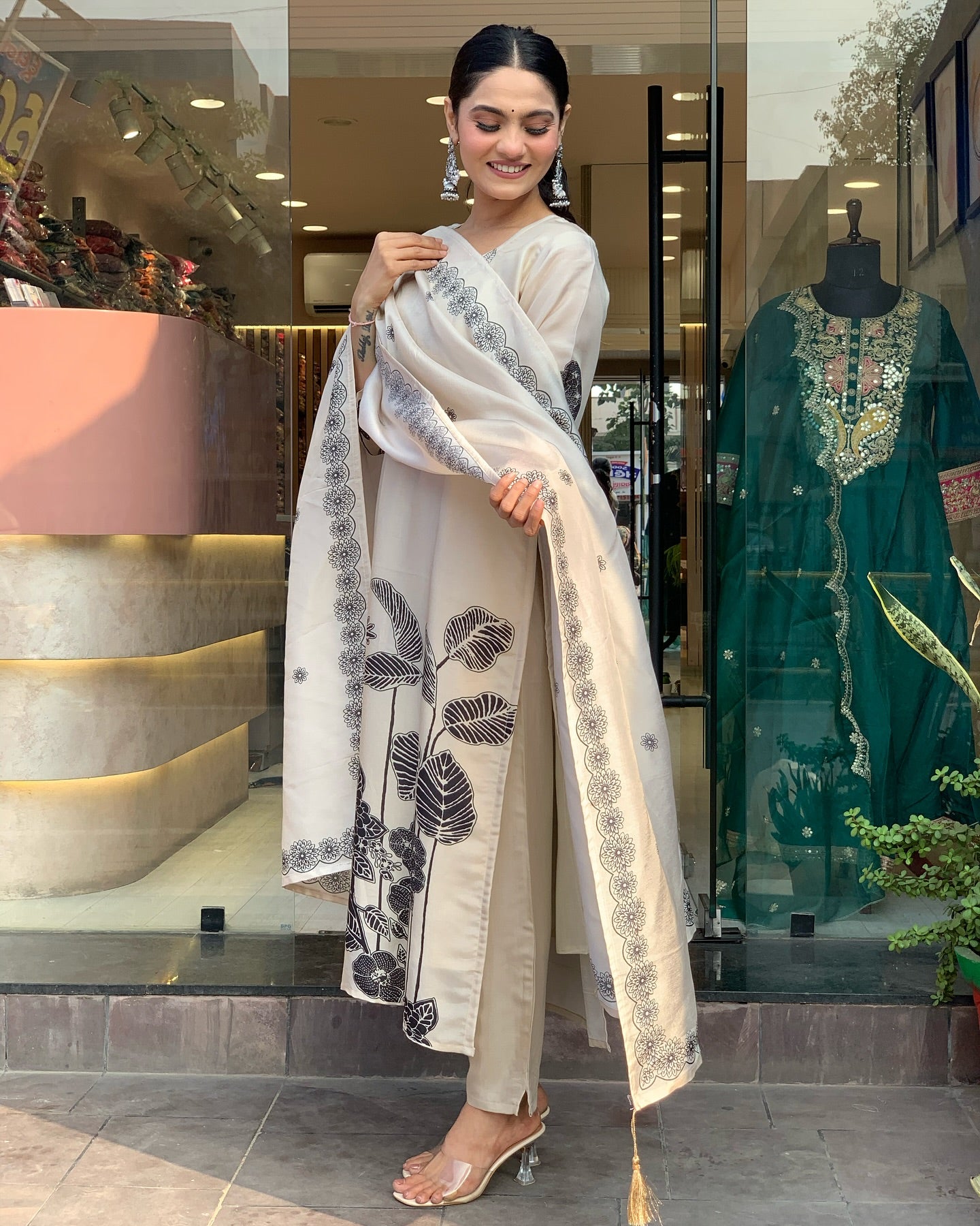 WHITE COLOURED WOMEN EMBROIDERY WORK KURTA SET