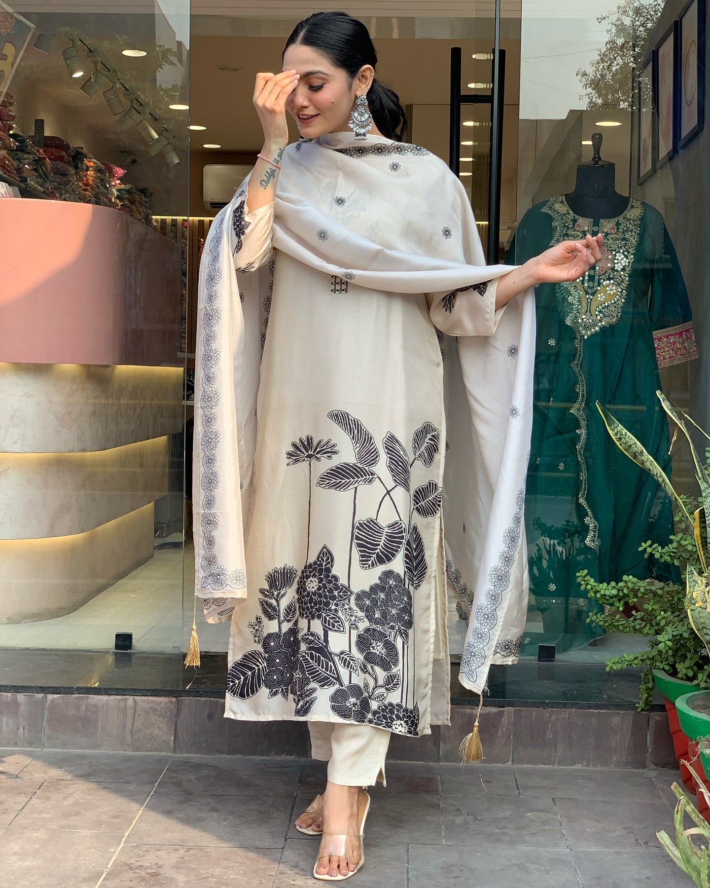 WHITE COLOURED WOMEN EMBROIDERY WORK KURTA SET