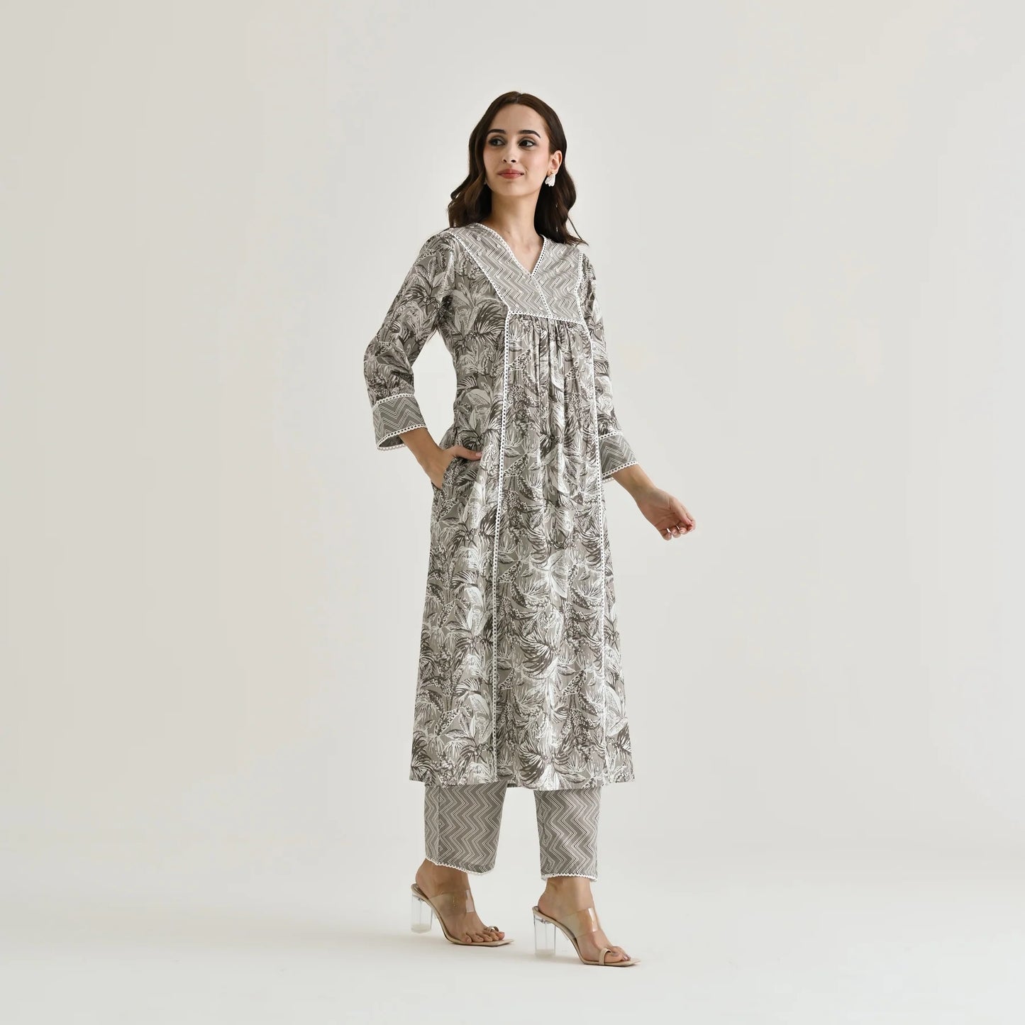 MOTI GREY COLOURED WOMEN'S RAYON SLUB LACE WORK KURTA WITH PANT SET