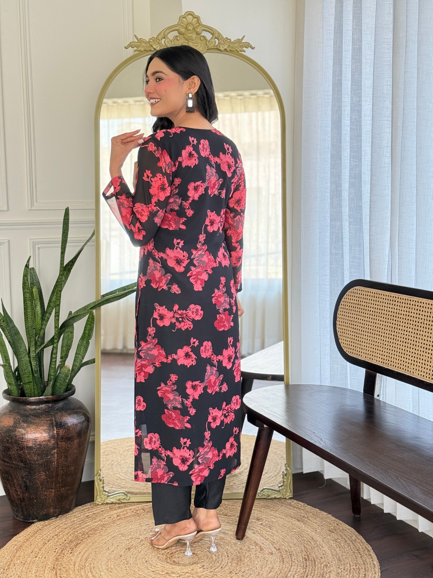 BLACK COLOURED WOMEN'S GEORGETTE KURTA WITH PANT DUPATTA SET
