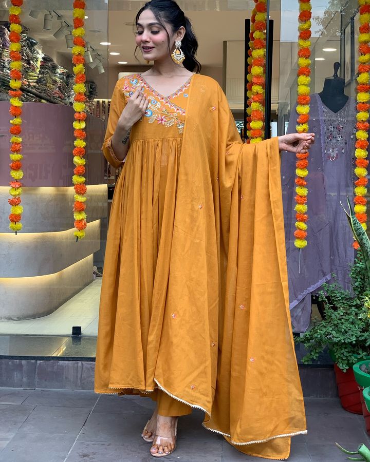 OREAGE COLOURED WOMEN'S CHANDERI SILK EMBROIDERED KURTA WITH PANT DUPATTA SET