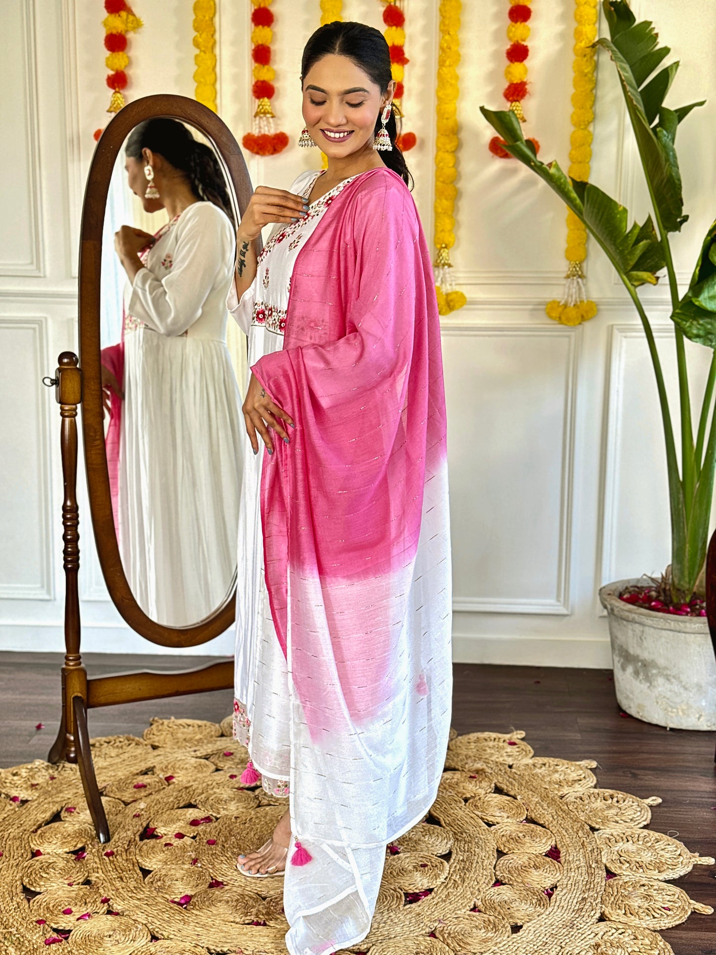 KANIKA WHITE COLOURED WOMEN'S CHANDERI KURTA SET