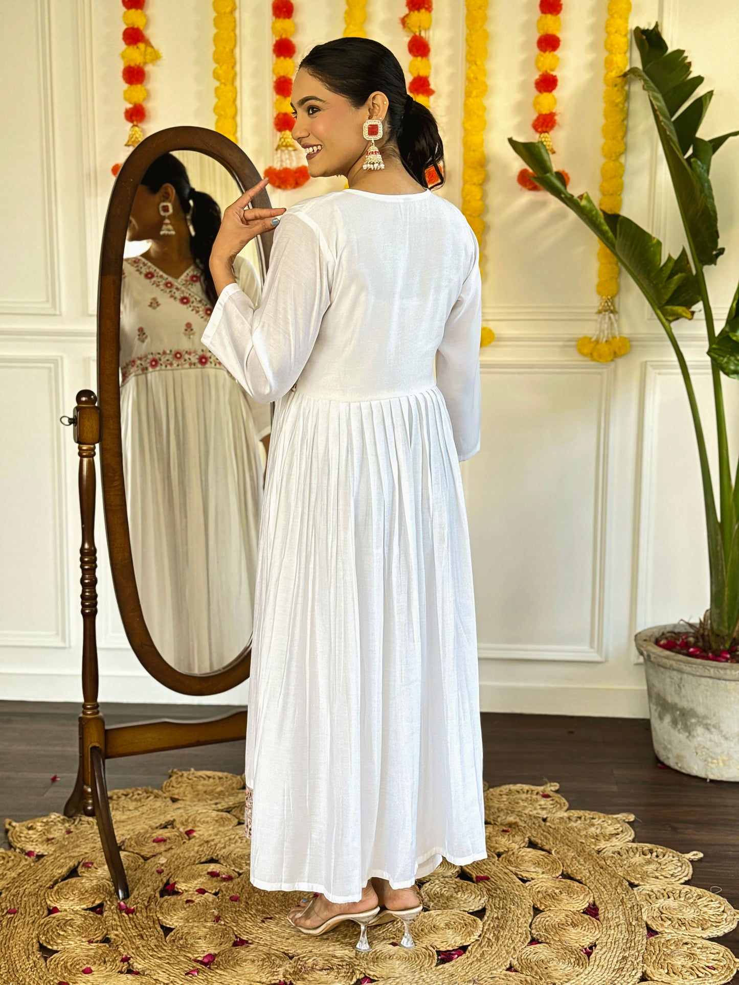 KANIKA WHITE COLOURED WOMEN'S CHANDERI KURTA SET