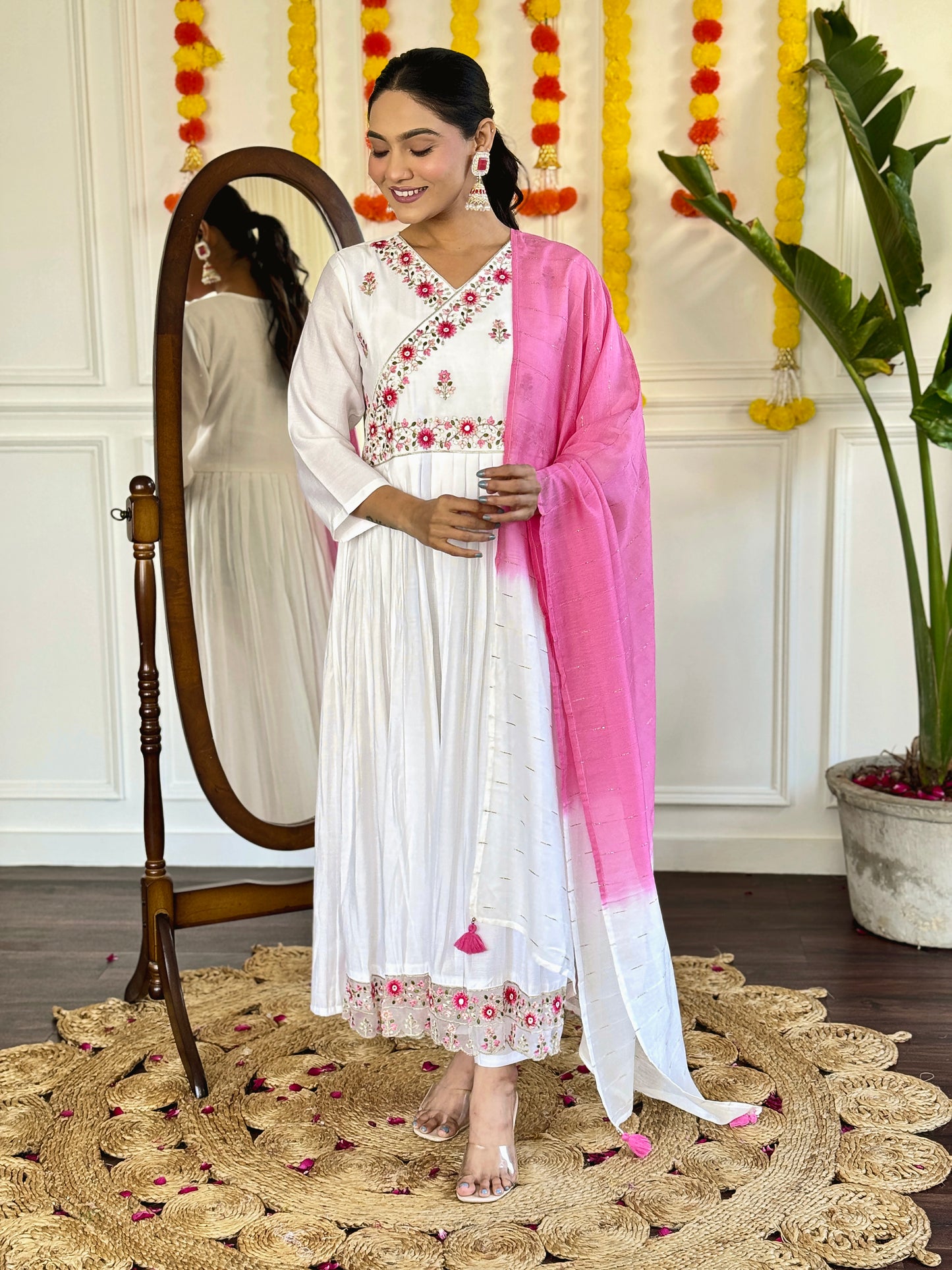 KANIKA WHITE COLOURED WOMEN'S CHANDERI KURTA SET