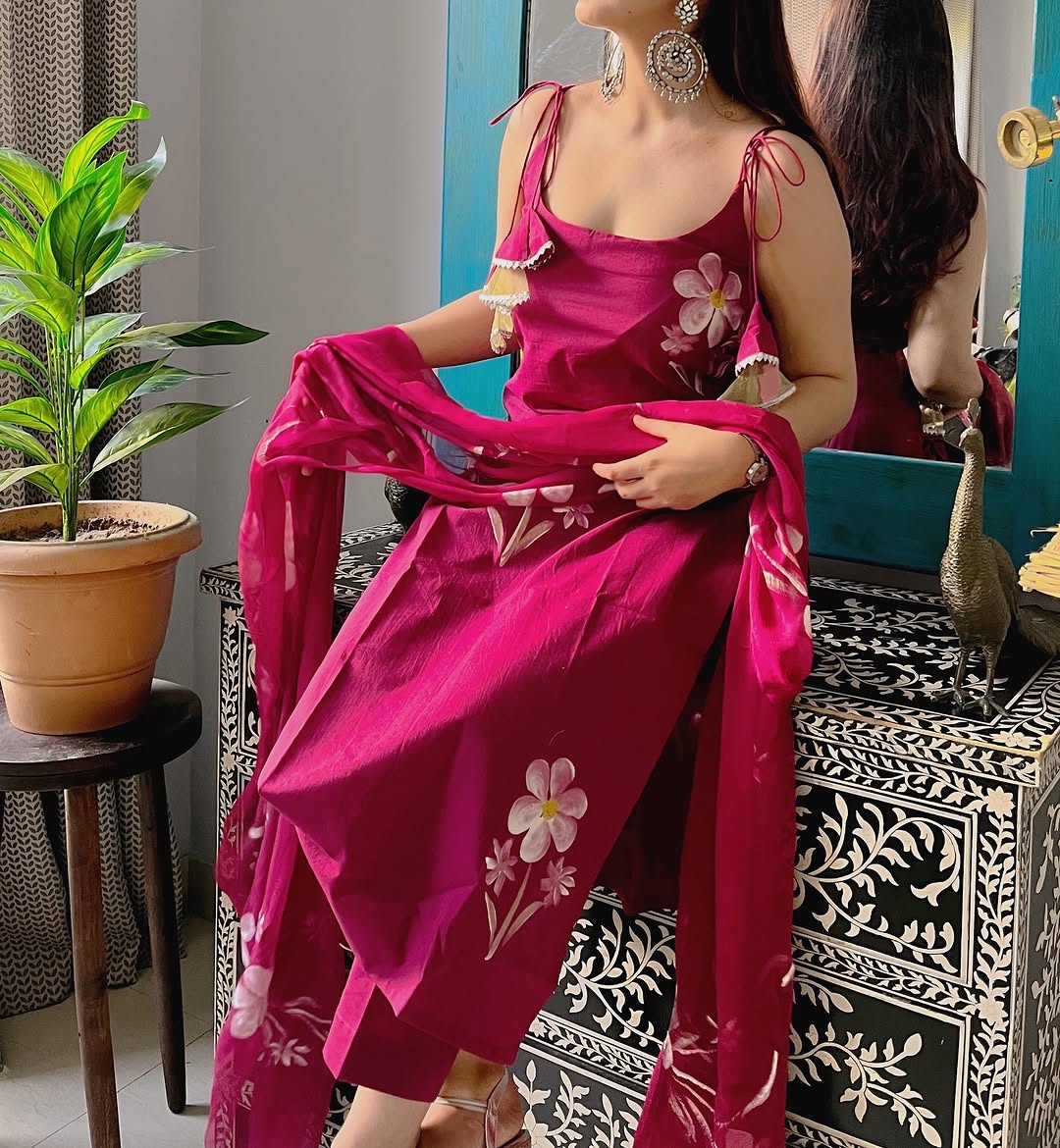 KAVERI PINK COLOURED WOMEN'S VISCOSE FRENCH CREPE KURTA SET