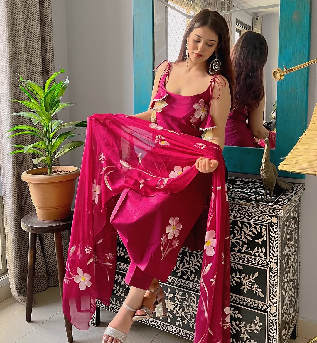 KAVERI PINK COLOURED WOMEN'S VISCOSE FRENCH CREPE KURTA SET