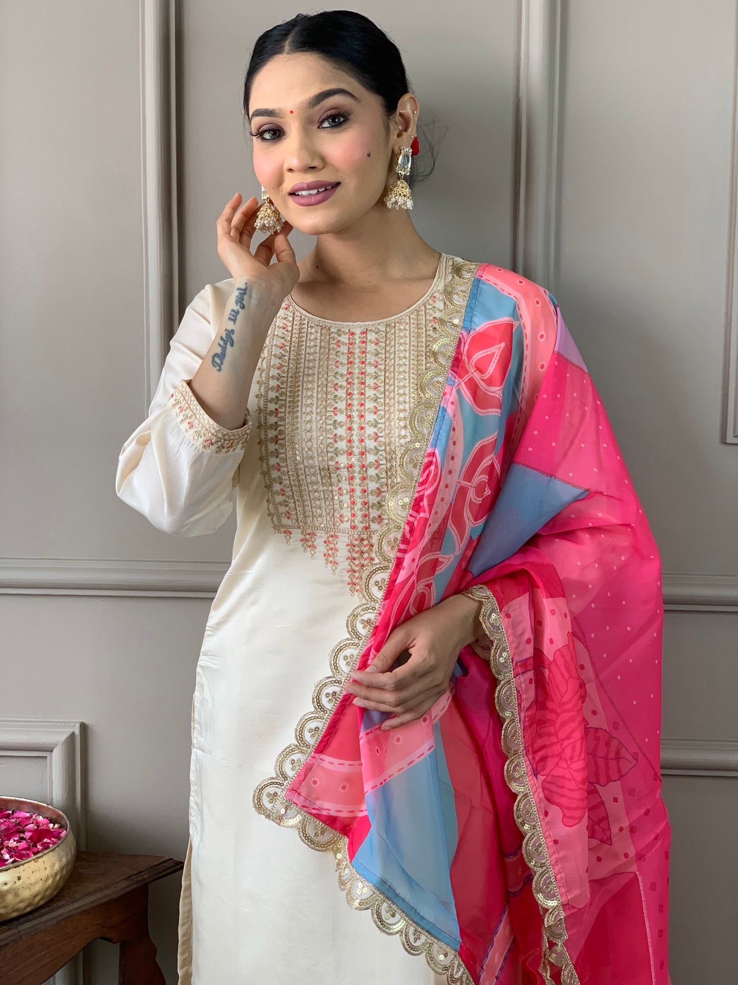 NARGIS WHITE WOMEN'S VISCOSE CHANDERI KURTA SET