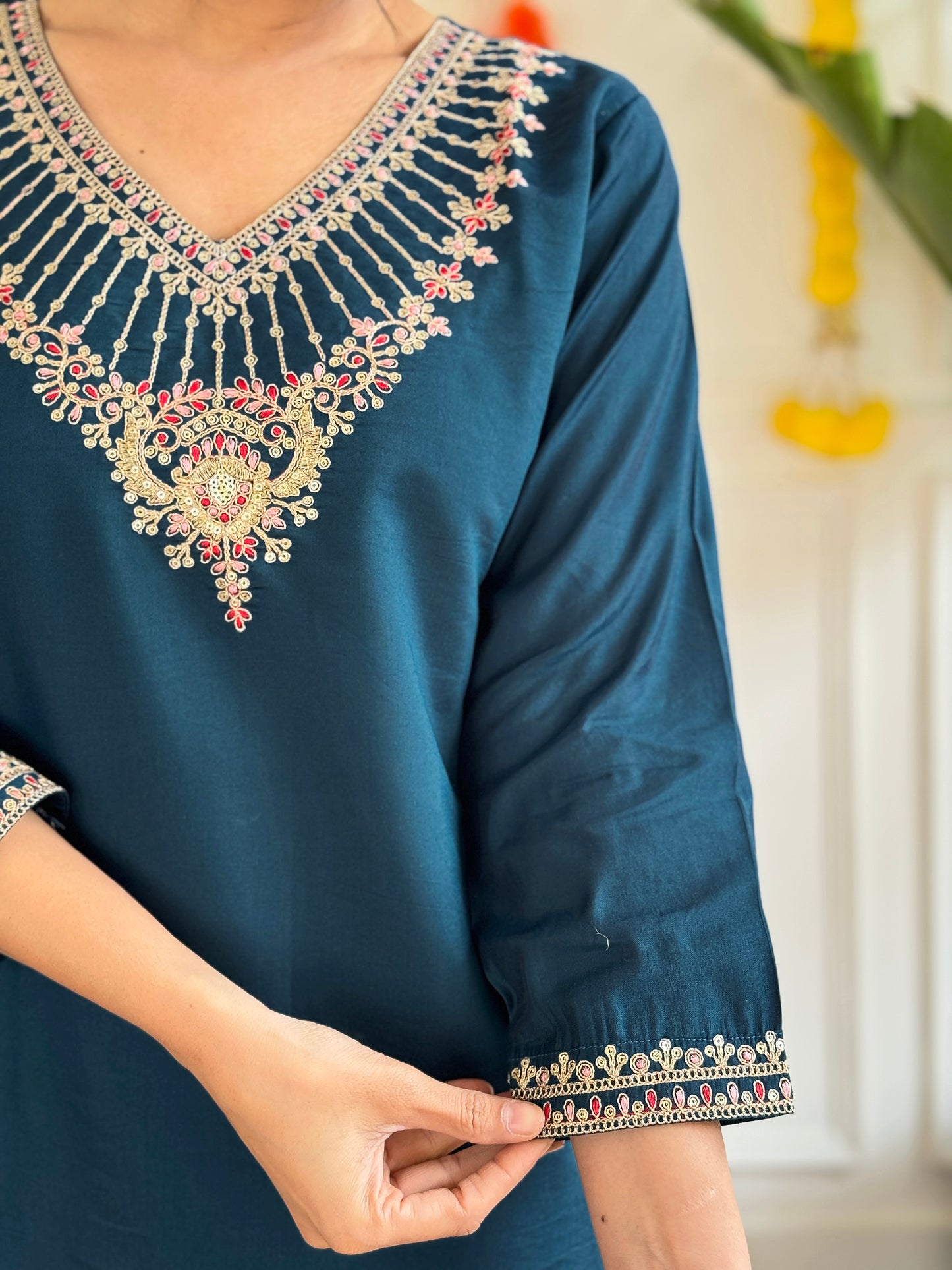 BLUE WOMEN'S VISCOSE CHANDERI KURTA SET