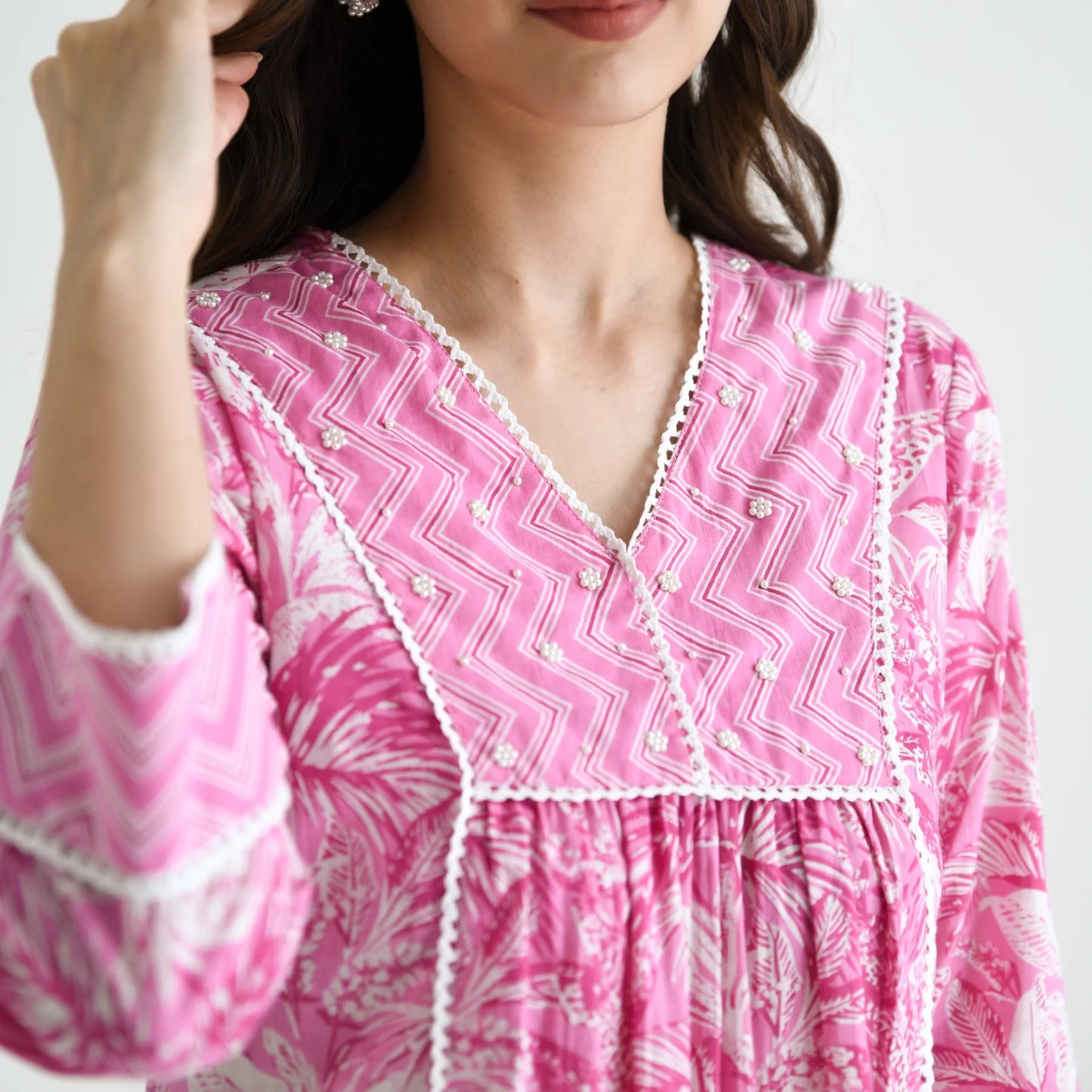 MOTI PINK COLOURED WOMEN'S RAYON SLUB LACE WORK KURTA WITH PANT SET