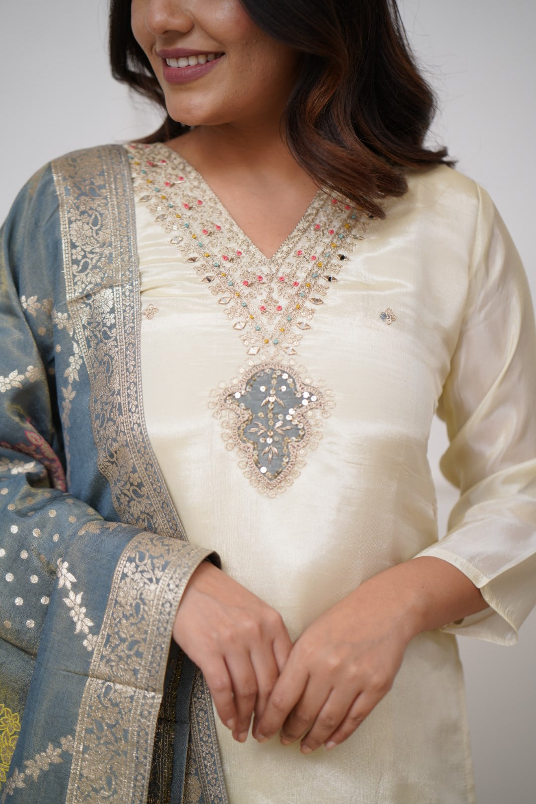 OFF WHITE COLOURED WOMEN'S VISCOSE CHANDERI KURTA WITH PANT DUPATTA SET