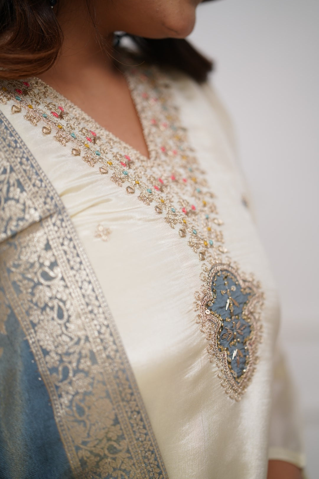 OFF WHITE COLOURED WOMEN'S VISCOSE CHANDERI KURTA WITH PANT DUPATTA SET