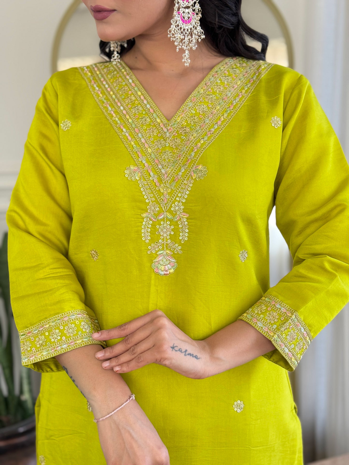 YELLOW GREEN COLOURED WOMEN'S VISCOSE CHANDERI EMBROIDERED KURTA WITH PANT DUPATTA SET