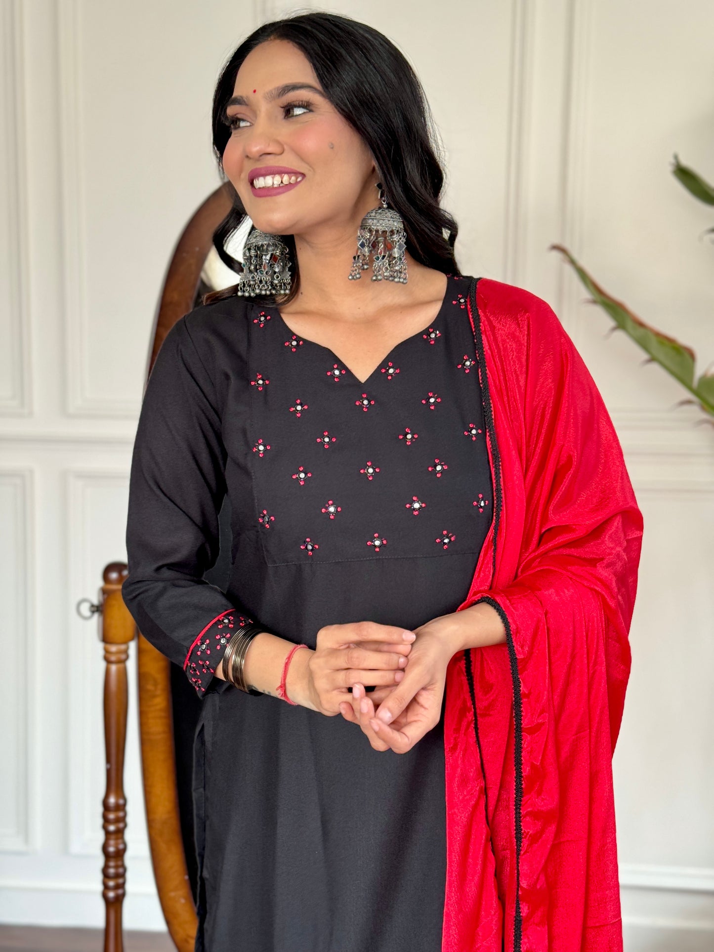 BLACK COLOURED WOMEN'S REYON SLUB EMBROIDERED KURTA WITH PANT DUPATTA SET