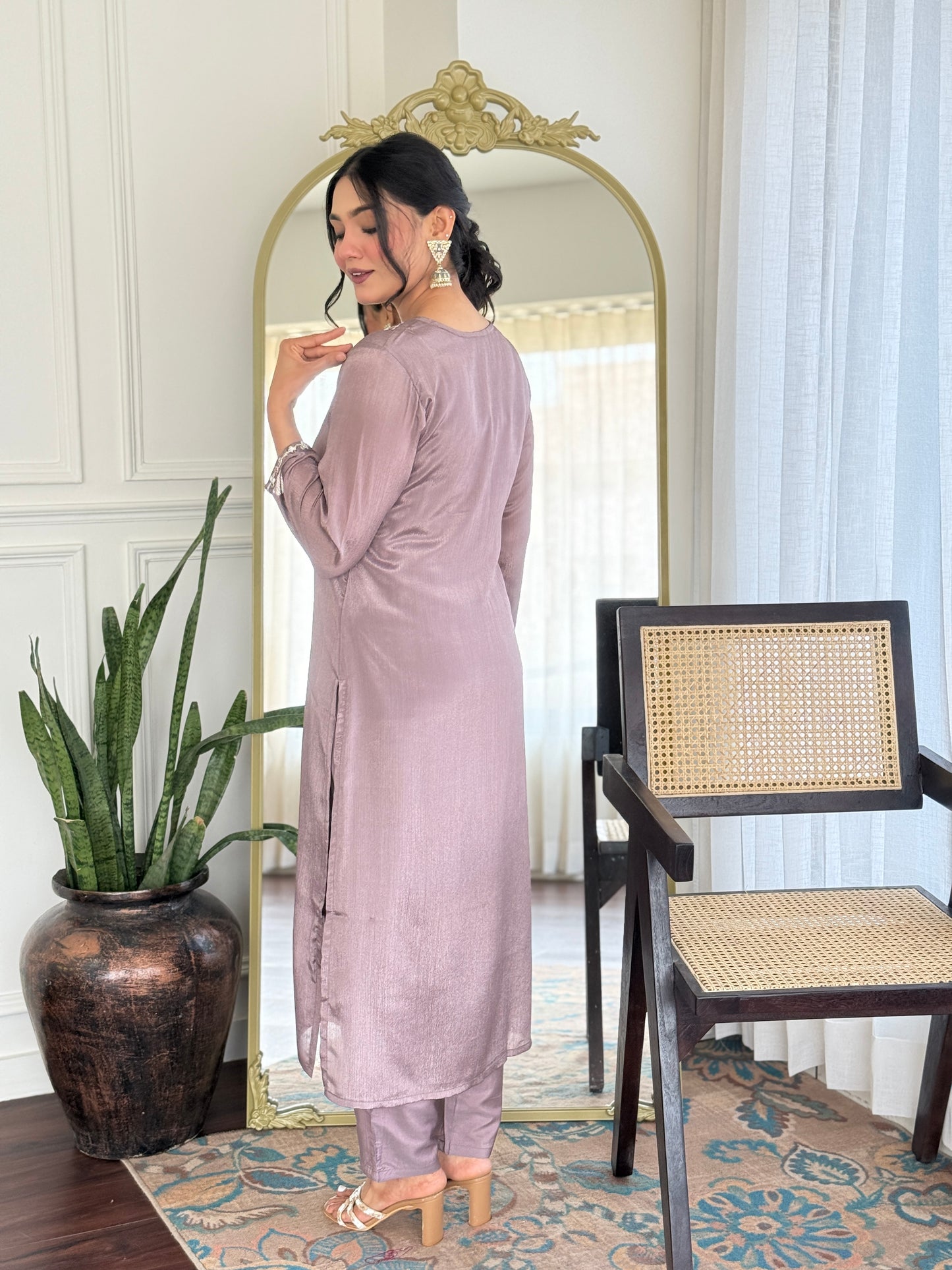 RADHA GREY COLOURED WOMEN'S VISCOSE CHINNON KURTA WITH PANT DUPATTA SET
