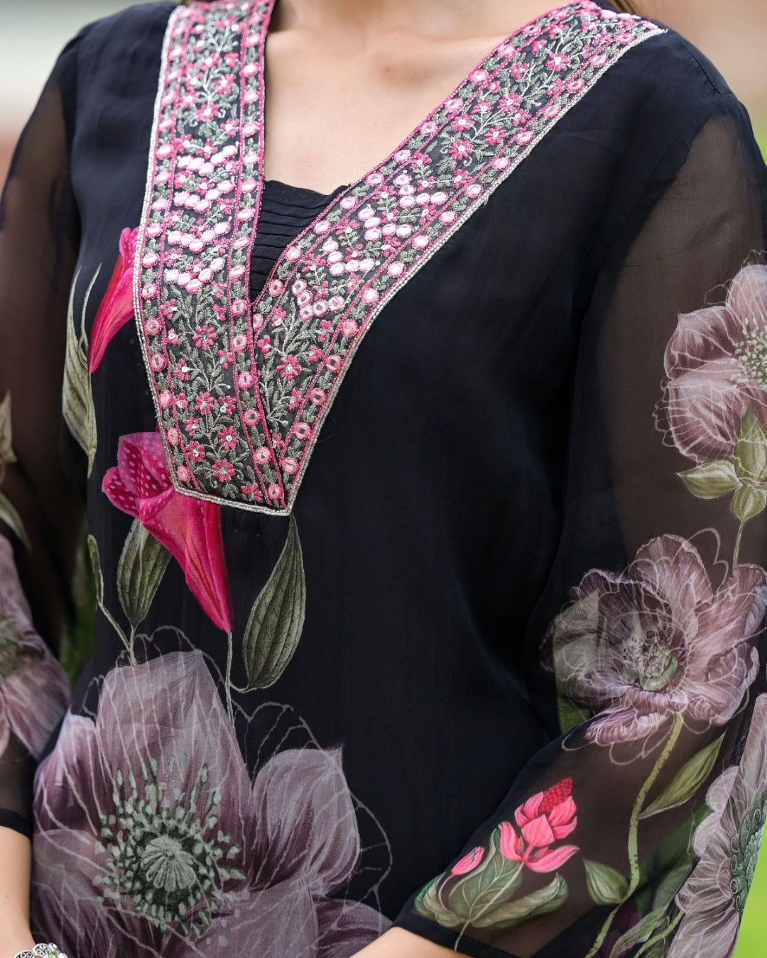 SONIKA BLACK COLOURED WOMEN'S GEORGETTE EMBROIDERED KURTA WITH PANT DUPATTA SET